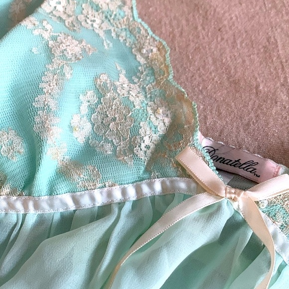 Elegant mint green floor length chemise nightgown.  Linea Donatella size small - Picture 4 of 10